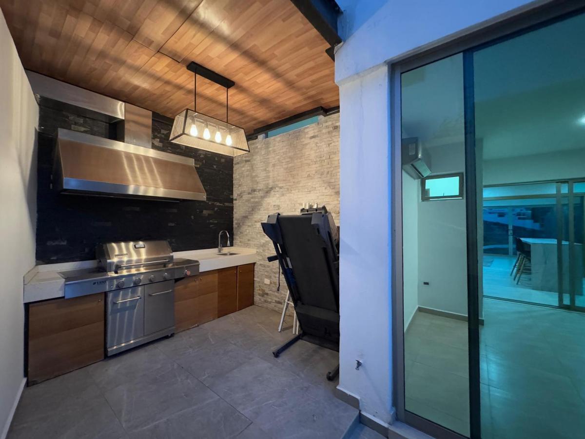 casa-con-vista-espectacular-en-colinas-de-san-miguel-privada - Vista 10