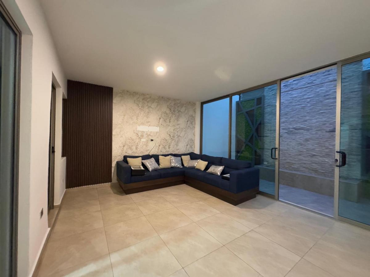 casa-con-vista-espectacular-en-colinas-de-san-miguel-privada - Vista 8