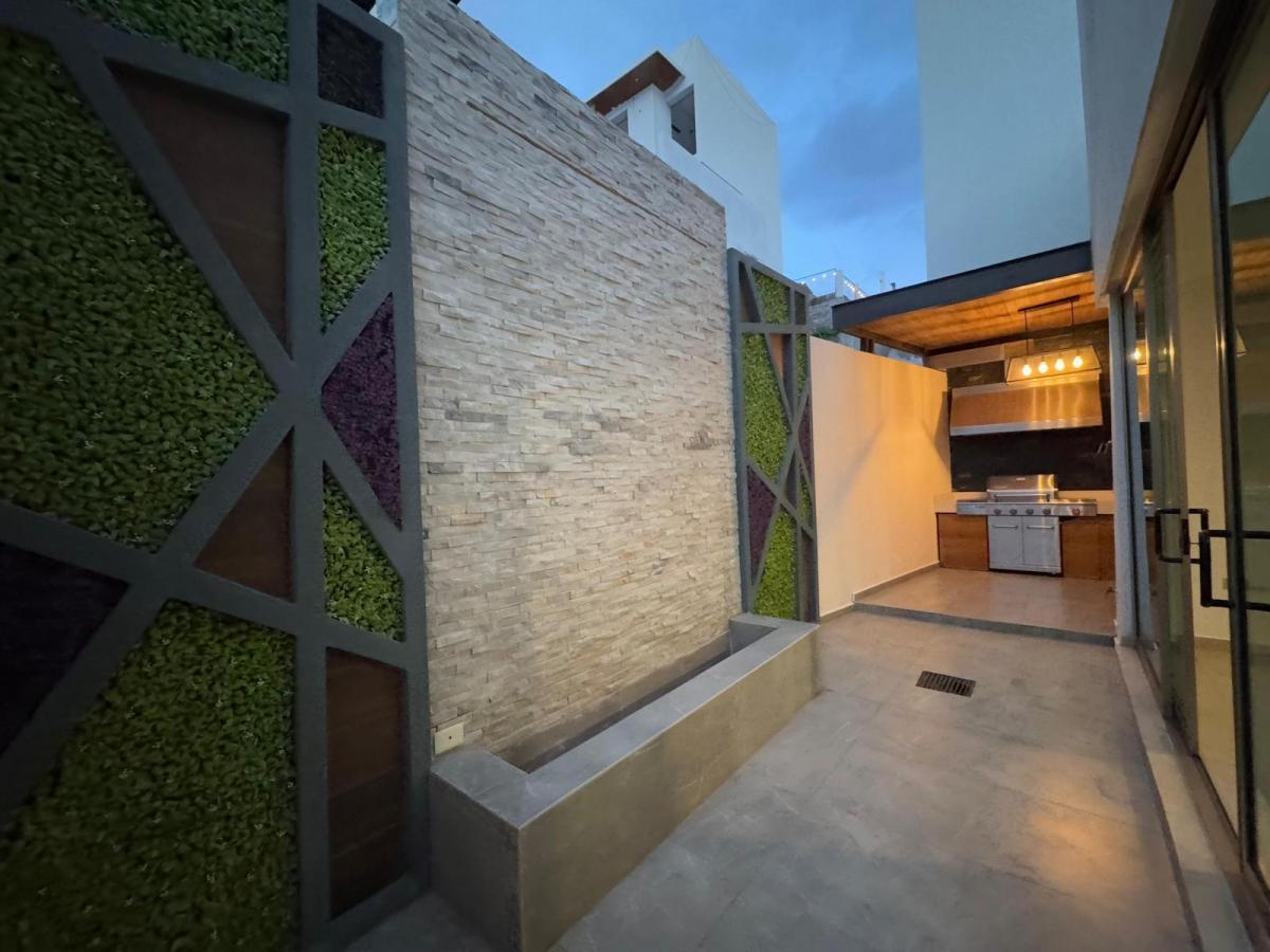 casa-con-vista-espectacular-en-colinas-de-san-miguel-privada - Vista 9