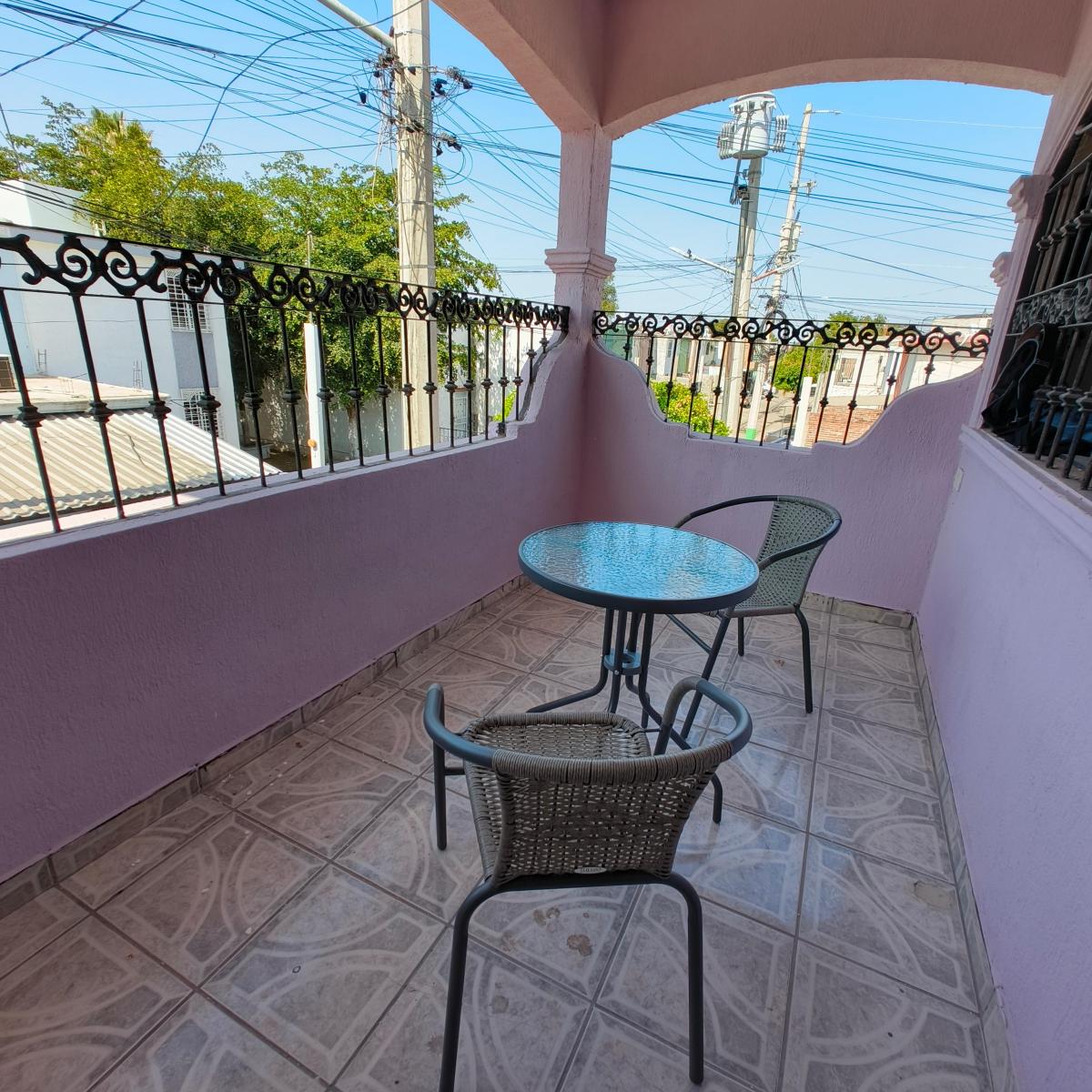 Casa de 2 Pisos en Infonavit Barrancos, Culiacán