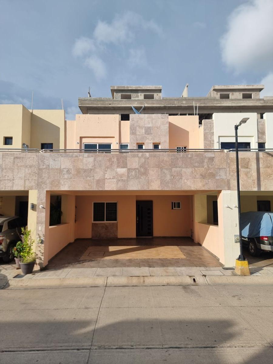 Casa de Venta en Rincon de Los Girasoles en Fracc Rincon de Las Plazas