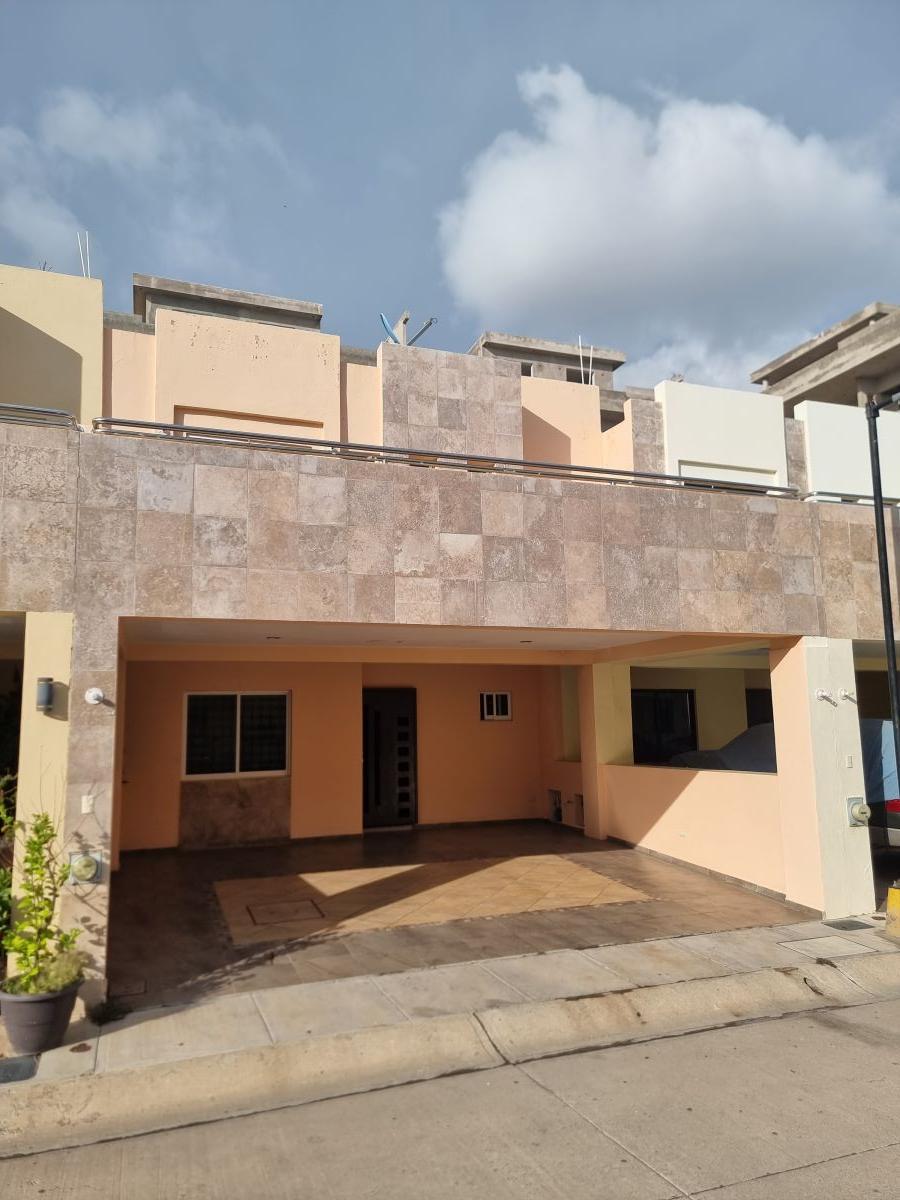 Casa de Venta en Rincon de Los Girasoles en Fracc Rincon de Las Plazas