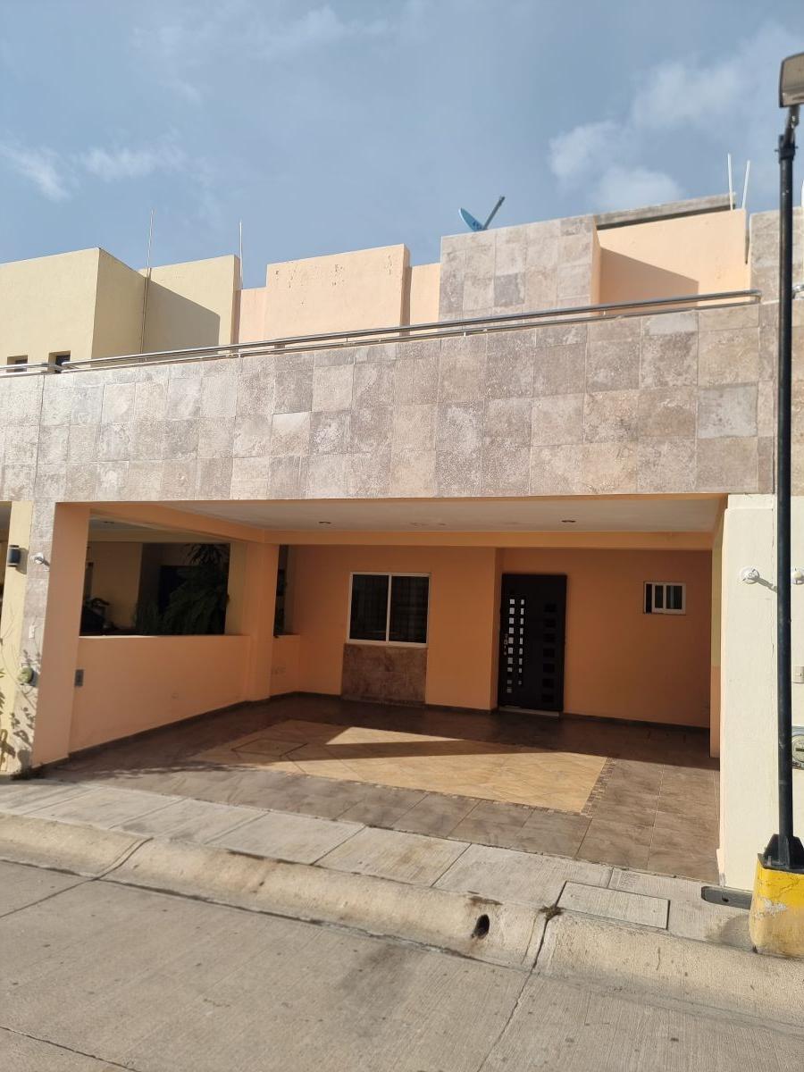 Casa de Venta en Rincon de Los Girasoles en Fracc Rincon de Las Plazas