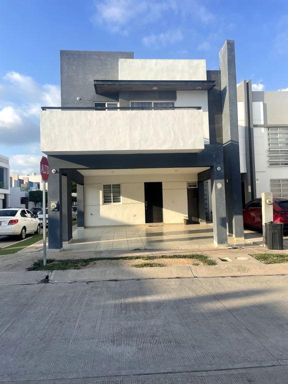 Casa en Bosques del Rey Br56