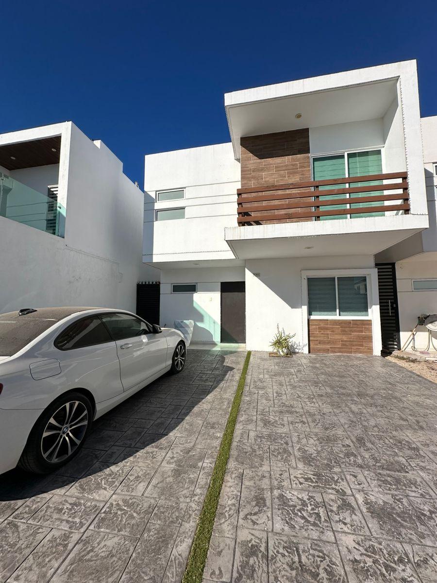 Casa en Renta en Privada Kentia Valle Alto