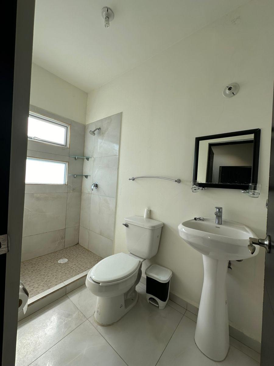 casa-en-renta-en-privada-kentia-valle-alto - Vista 13