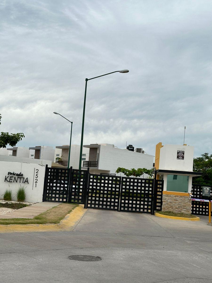 casa-en-renta-en-privada-kentia-valle-alto - Vista 18