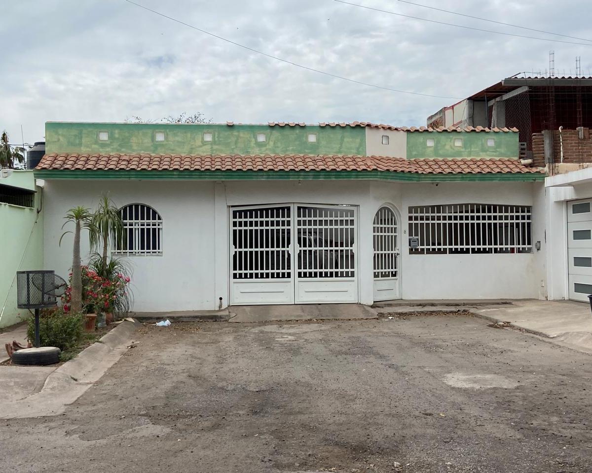 Casa en Venta en El Fracc. Villas del Río, Culiacán, Sinaloa.