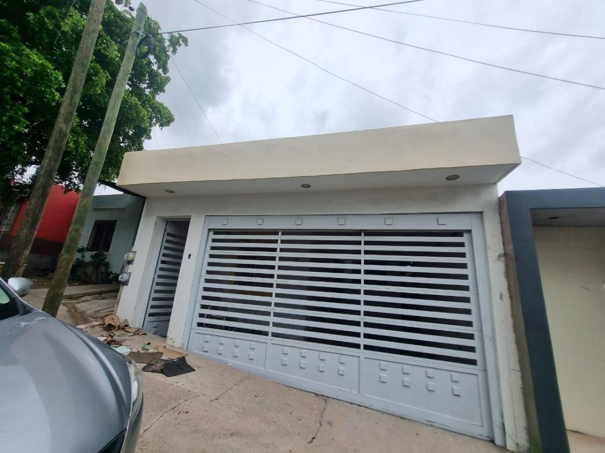 Casa en Venta en Lomas de San Isidro con Cochera Techada Zona Sur