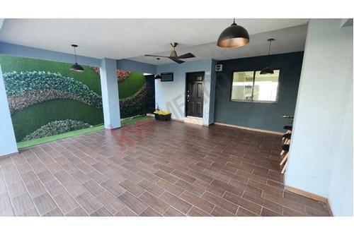 Casa en Venta en Priv. Valle Alto