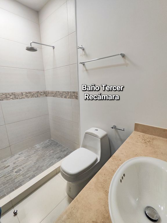 casa-en-venta-en-privada-con-excedente-4-recamaras-sector-la-conquista - Vista 22