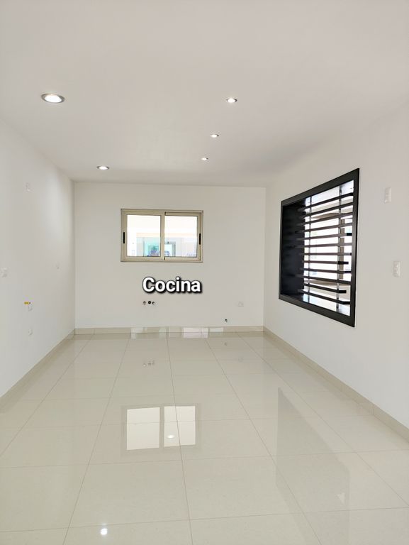 casa-en-venta-en-privada-con-excedente-4-recamaras-sector-la-conquista - Vista 23