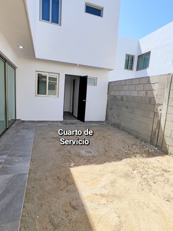 casa-en-venta-en-privada-con-excedente-4-recamaras-sector-la-conquista - Vista 24