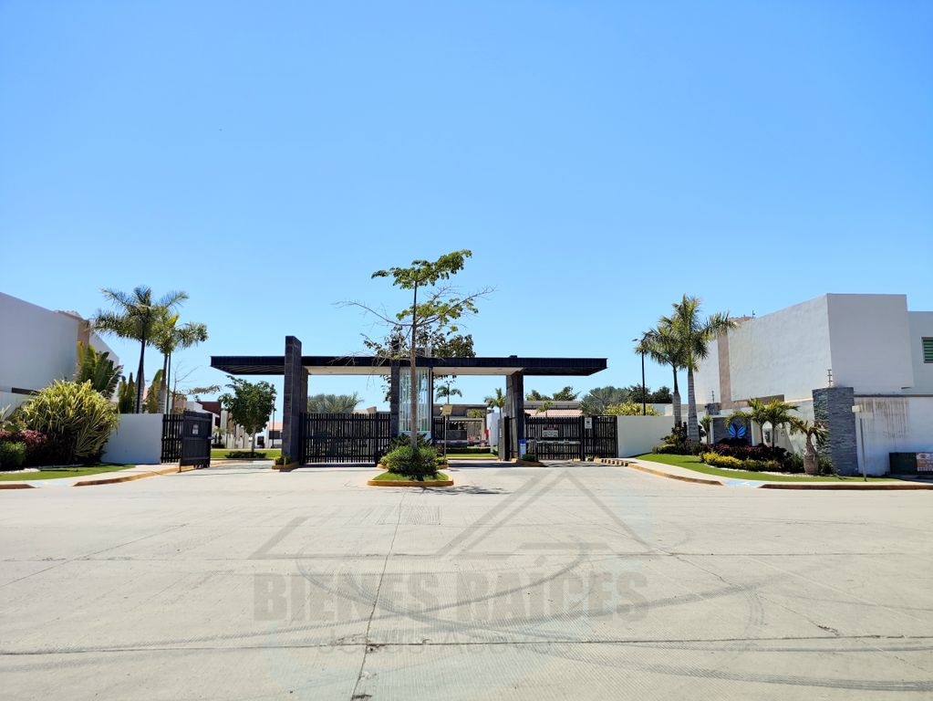 Casa en Venta en Privada con Excedente 4 Recámaras sector La Conquista. - Foto 3