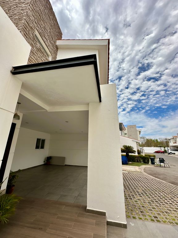 casa-en-venta-en-quinta-americana-sector-las-quintas - Vista 24