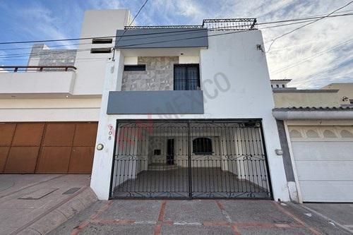Casa en Venta en Villa Universidad, Culiacán