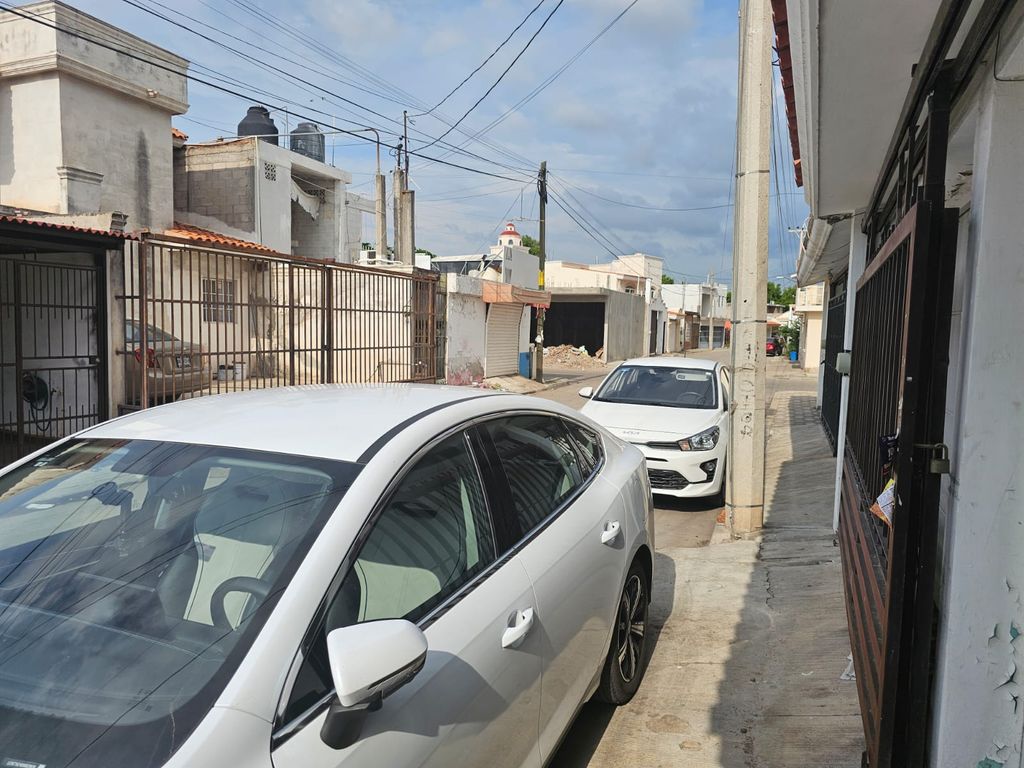 casa-venta-casa-en-venta-bugambilias-zona-aeropuert-pYowL0a - Vista 2