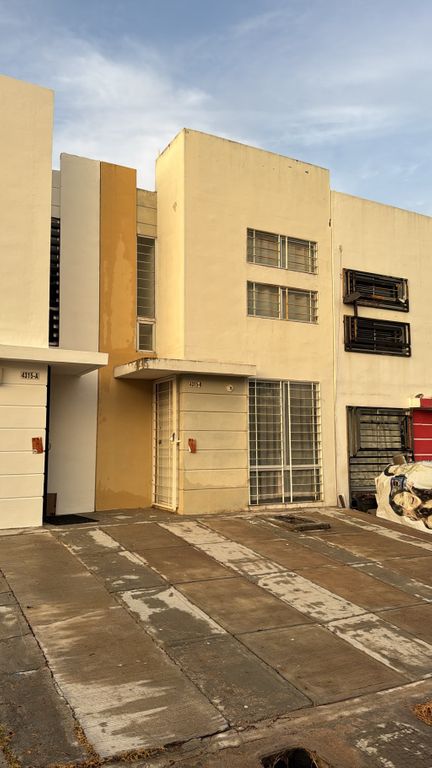 casa-venta-casa-en-venta-fracc-zona-dorada-pMhspV9 - Vista 1