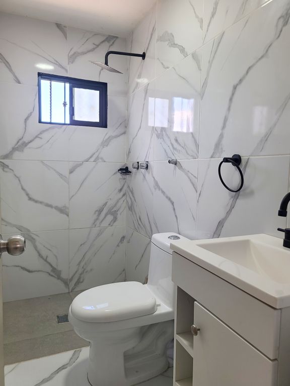 casa-venta-casa-en-venta-lomas-del-sol-en-esquina-2-pfnKusE - Vista 2