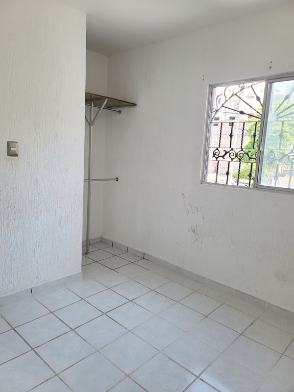 casa-venta-casa-en-venta-lomas-del-sol-en-esquina-2-pfnKusE - Vista 3