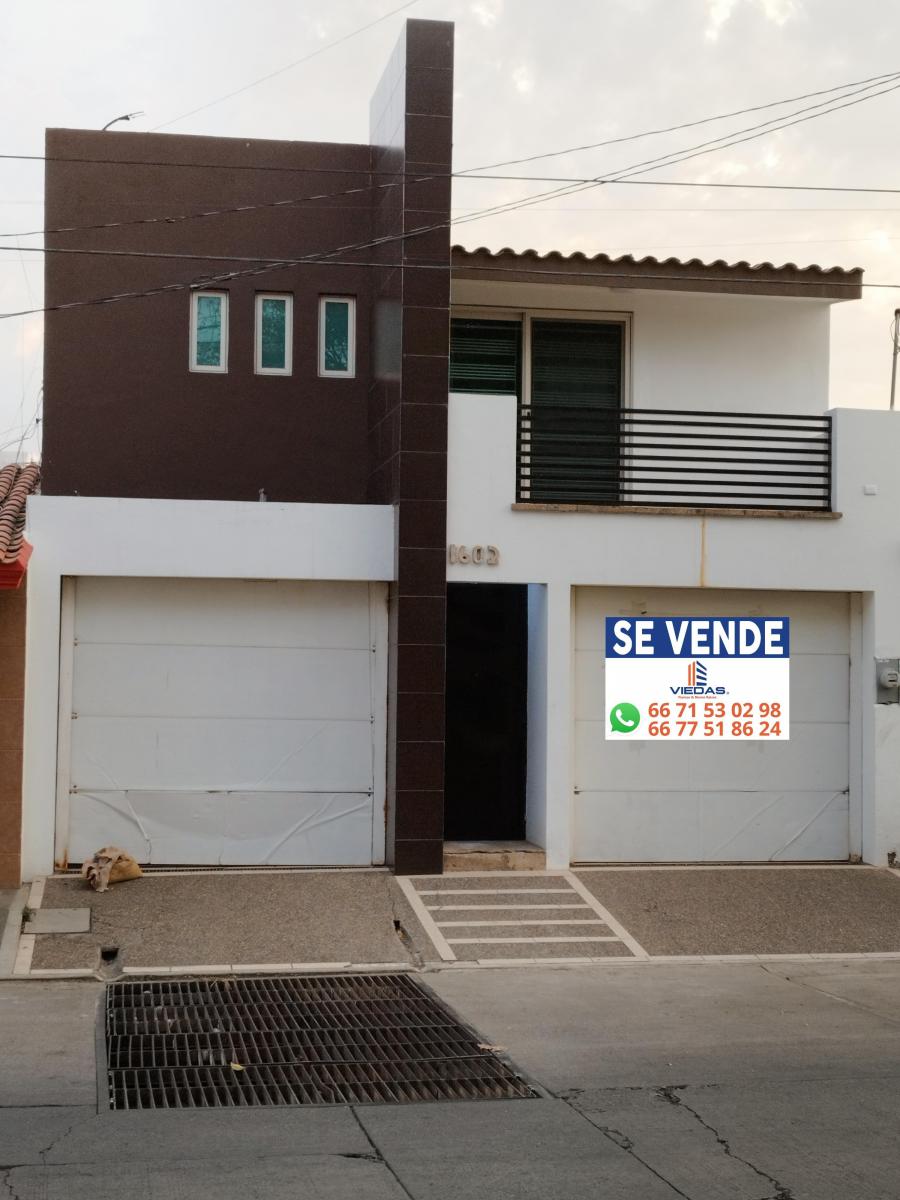 se-vende-casa-en-boulevard-doctor-mora-en-las-quintas - Vista 1