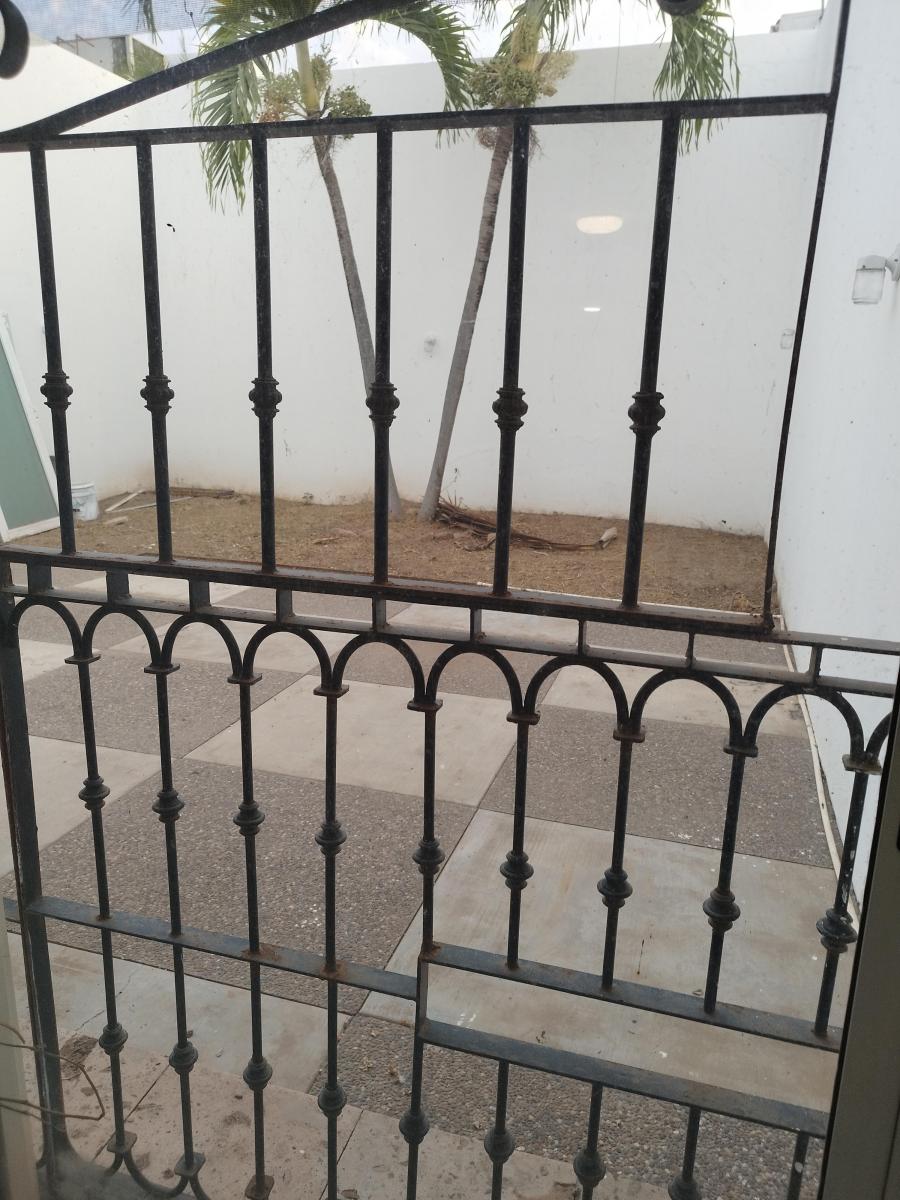 se-vende-casa-en-boulevard-doctor-mora-en-las-quintas - Vista 10
