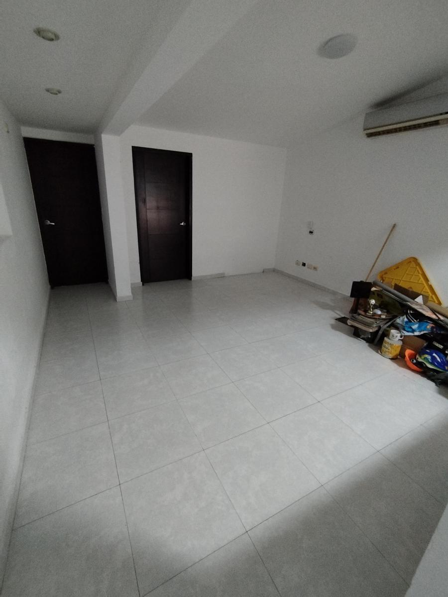 se-vende-casa-en-boulevard-doctor-mora-en-las-quintas - Vista 13