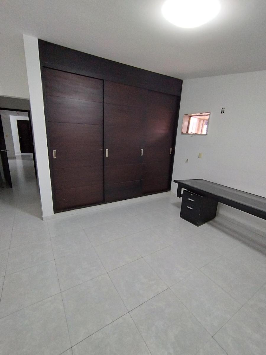 se-vende-casa-en-boulevard-doctor-mora-en-las-quintas - Vista 14