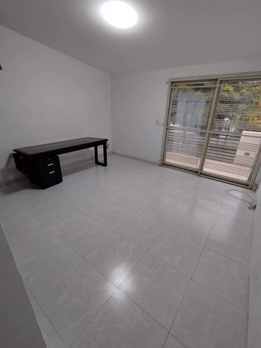 se-vende-casa-en-boulevard-doctor-mora-en-las-quintas - Vista 18