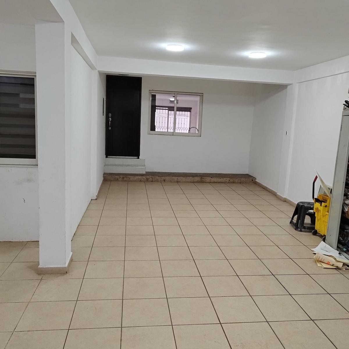 se-vende-casa-en-boulevard-doctor-mora-en-las-quintas - Vista 2