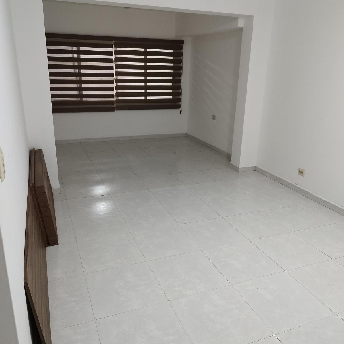 se-vende-casa-en-boulevard-doctor-mora-en-las-quintas - Vista 4