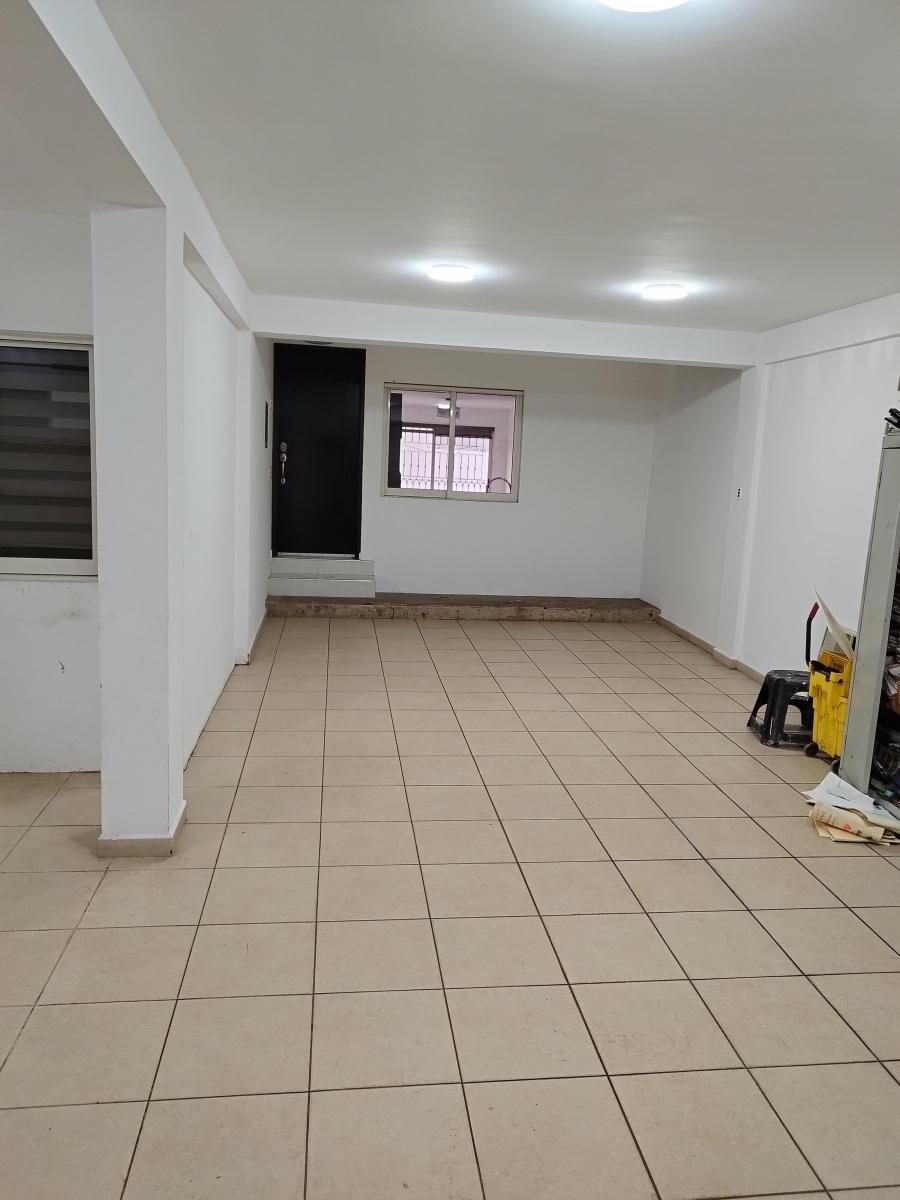 se-vende-casa-en-boulevard-doctor-mora-en-las-quintas - Vista 6