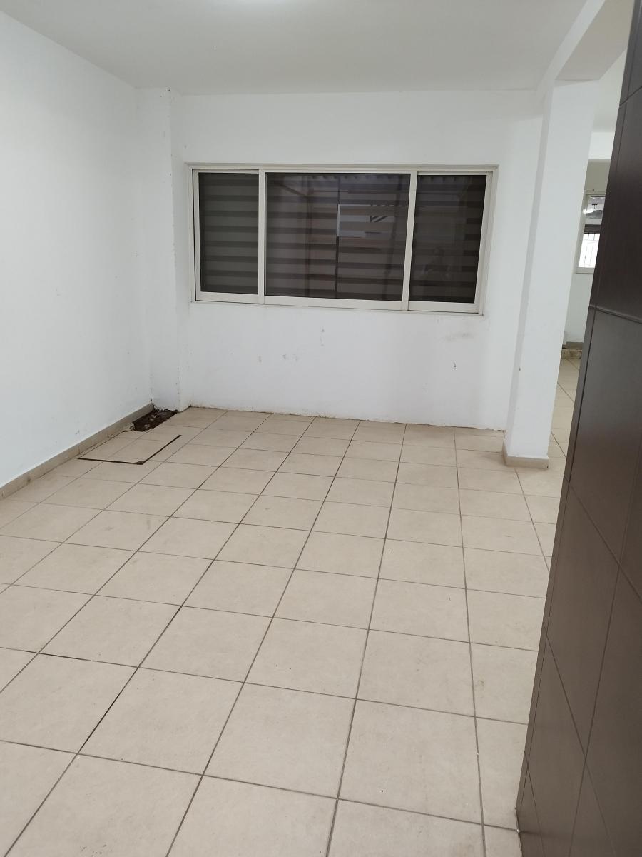 se-vende-casa-en-boulevard-doctor-mora-en-las-quintas - Vista 7