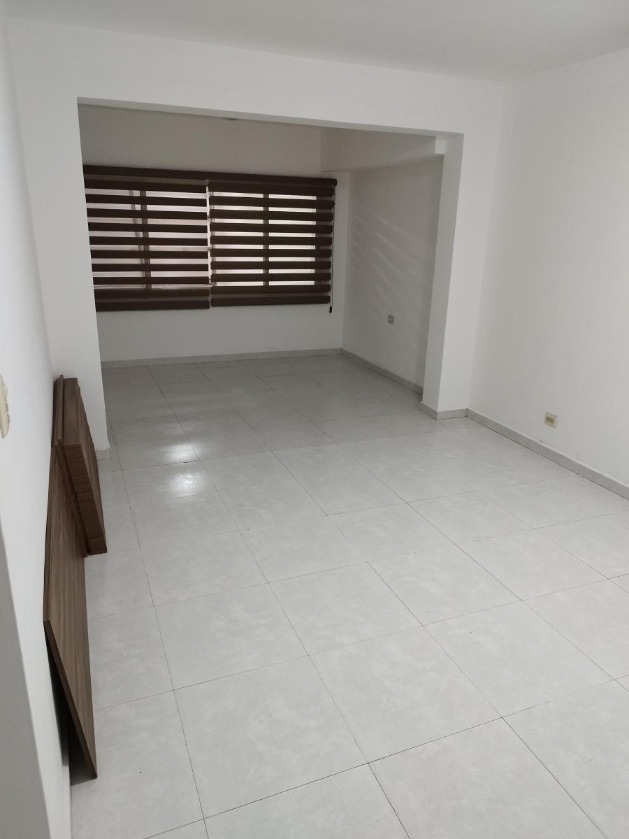 se-vende-casa-en-boulevard-doctor-mora-en-las-quintas - Vista 8