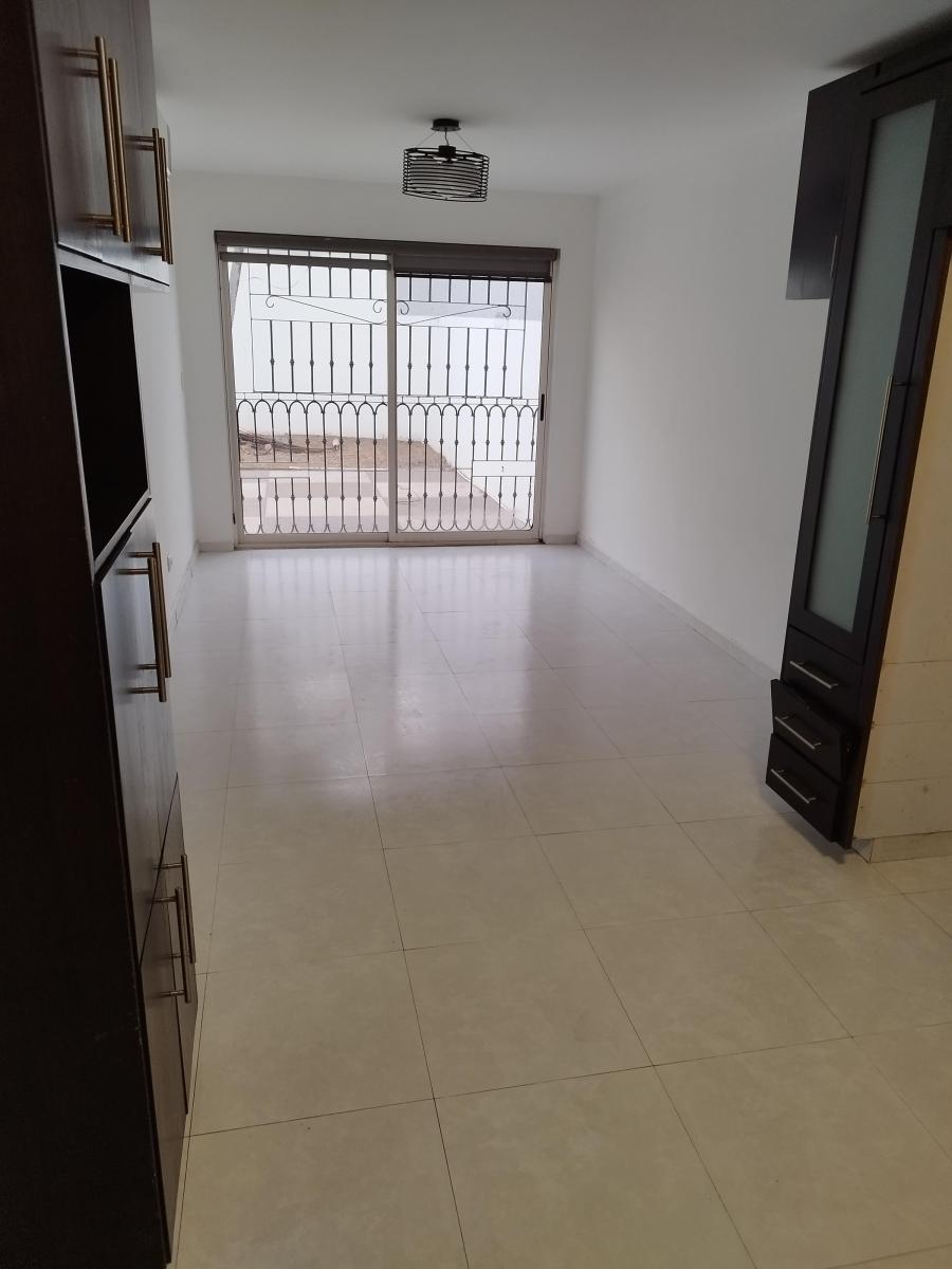 se-vende-casa-en-boulevard-doctor-mora-en-las-quintas - Vista 9