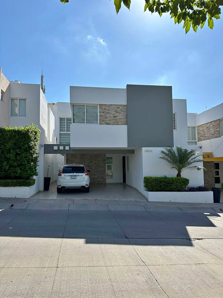 Fachada Casa en venta Privada La Perla Premium