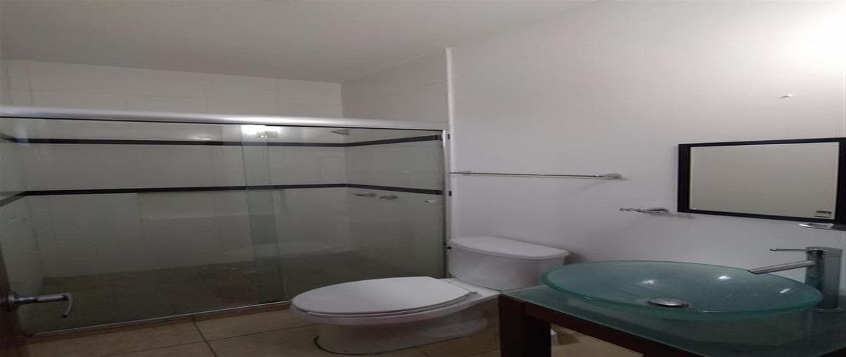 Interior 7