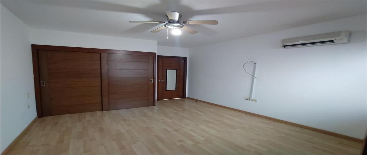 Interior 6