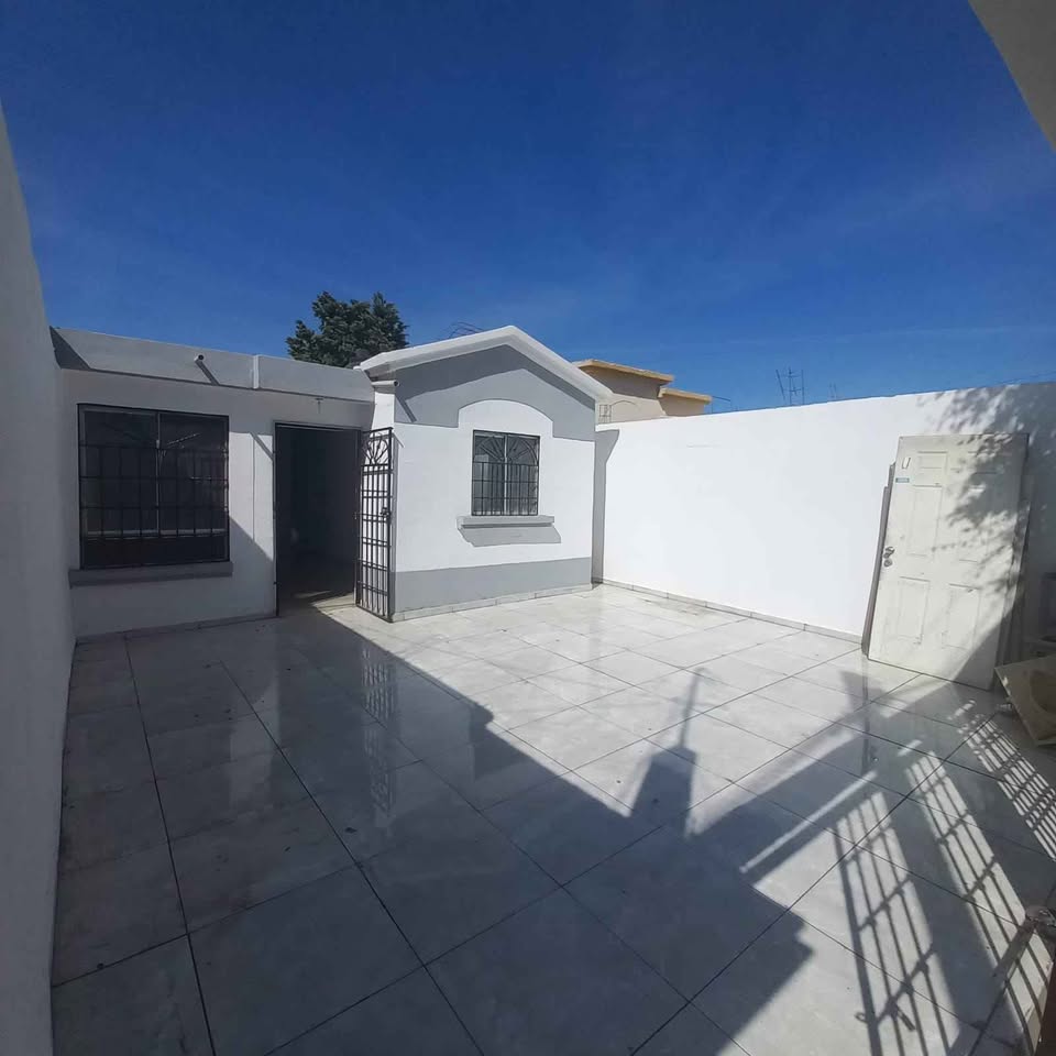 Cochera y Vista Exterior