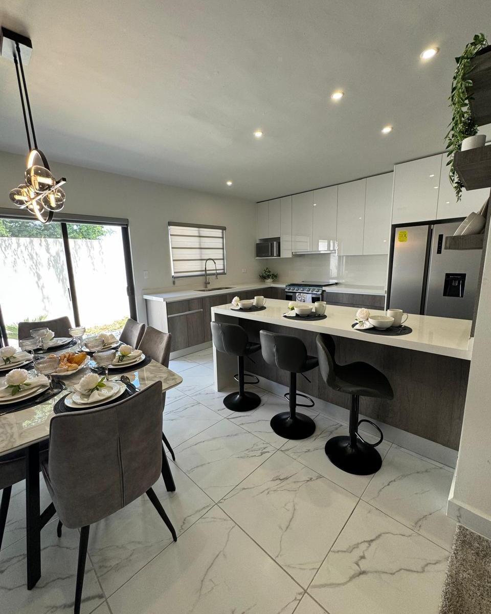 Cumbres de 3 Niveles, Incluye Cocina Integral y 6 Paneles Solares