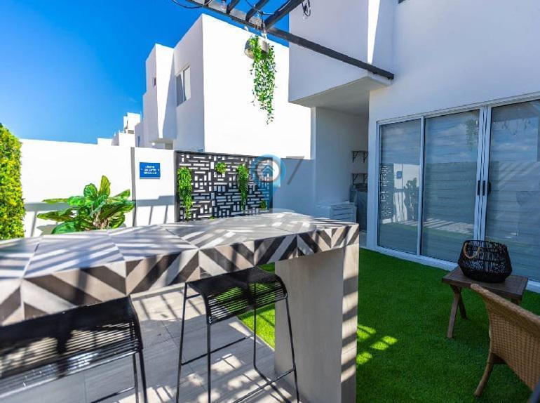 Venta en Cumbres 3 Niveles Frente a Parque